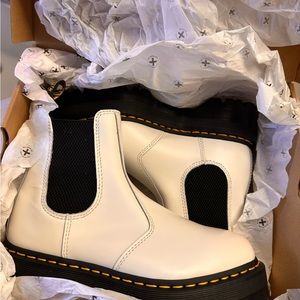 Dr. Martens 2976 Platform Chelsea Boot - White